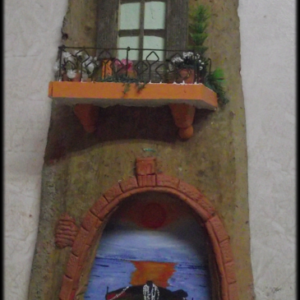 Tegola in Rilievo, con facciata rustica sfondo dipinto a mano.