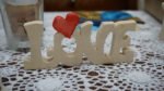 Scritta personalizzata Love in legno al traforo