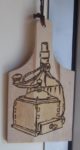 Pirografia Bottiglia di Vino e Macina Caffè su tagliere di legno