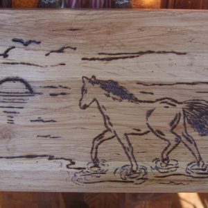 Disegno di un cavallo con pirografo
