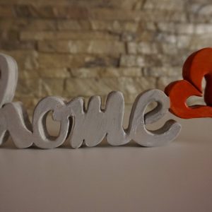Scritta Home con Cuore in legno.