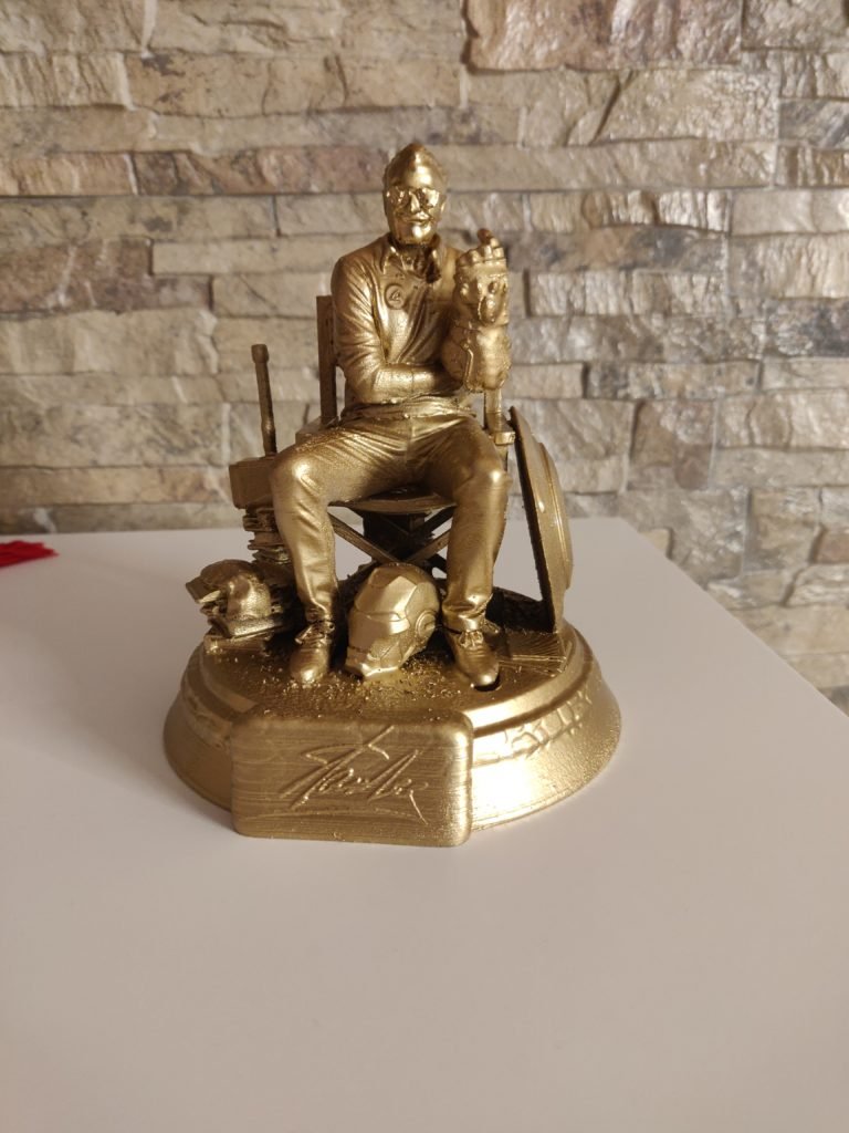 Riproduzione statua tributo per Stan Lee