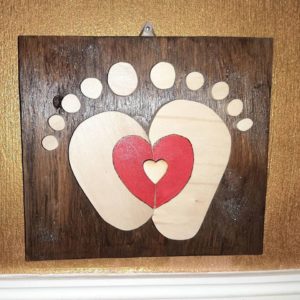 quadretto-in-legno-piedini-cuore