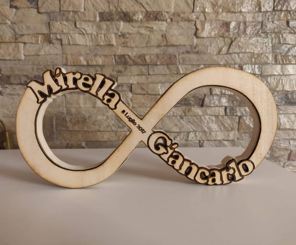 simbolo infinito in legno personalizzato