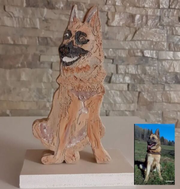 Cane realizzato a traforo in legno con foto reale1